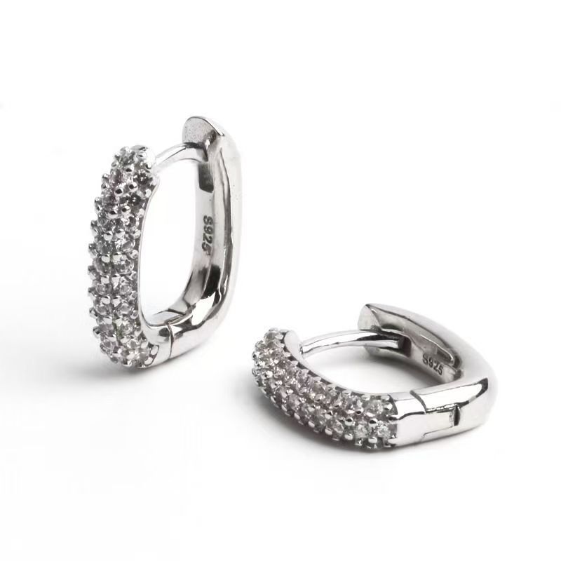 Temperamento y moda, hebilla de oreja ovalada con incrustaciones de diamantes brillantes, diseño de nicho, joyería de oreja rectangular geométrica simple y exquisita