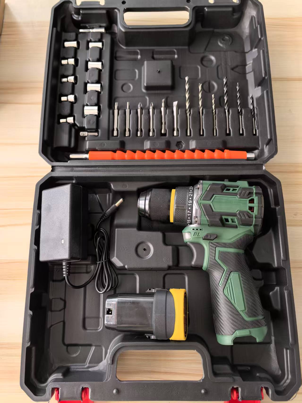 기계 1대, 배터리 1대, 충전 1대 - 플라스틱 상자 24개 세트