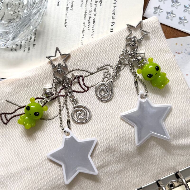 Sweet, cool, and cute alien star pendant, ins-style cross-border bag charm, CCD camera pendant, personalized accessory Sweet, cool, and cute alien star pendant, ins-style cross-border bag charm, CCD camera pendant, personalized accessory