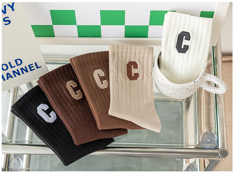 Femmes Mode Lettre Couleur Unie Coton Crew Socks Une Paire display picture 3