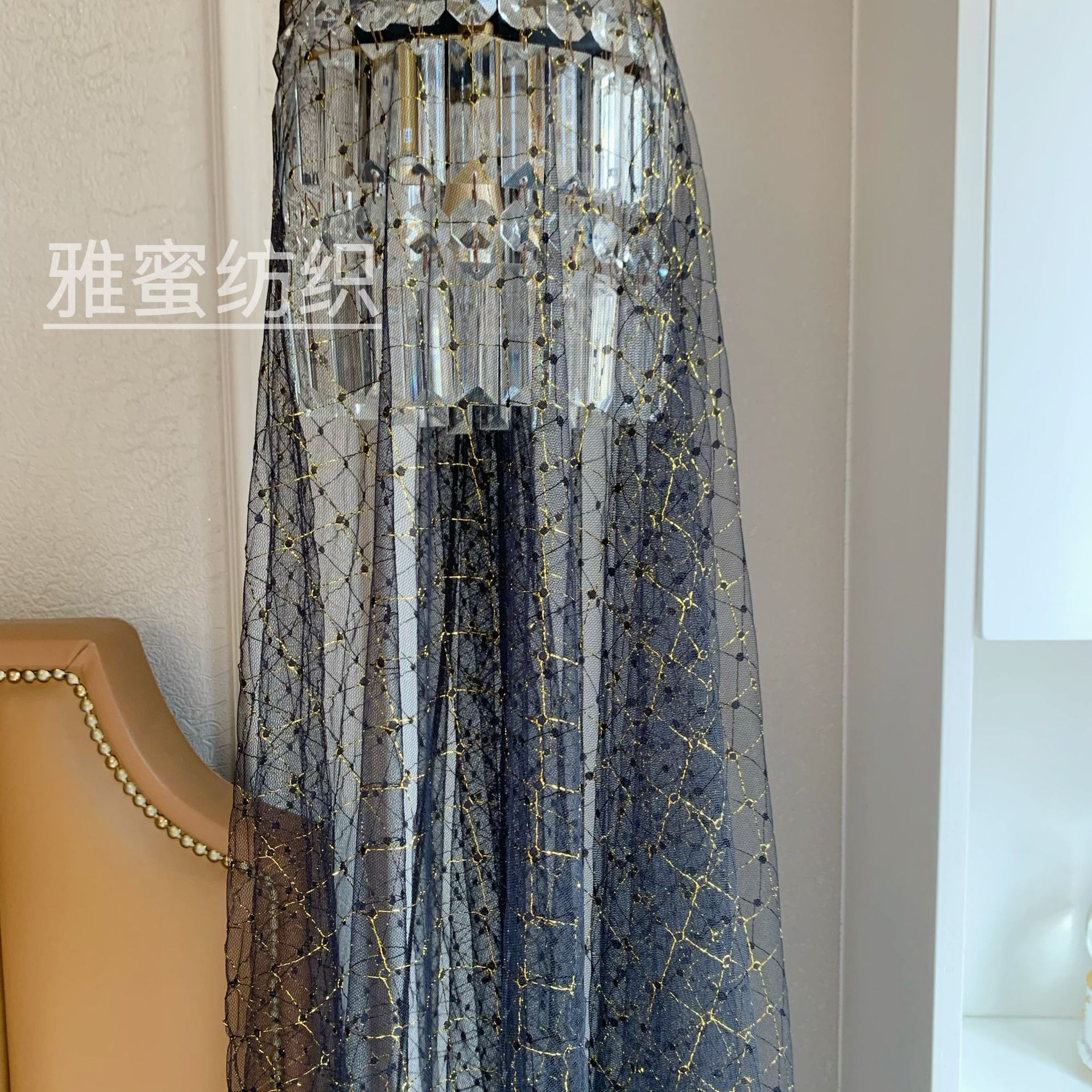 Diamante a cuadros línea de oro jacquard malla vestido de novia ropa para niños tela de malla de nylon tela de malla de oro en stock