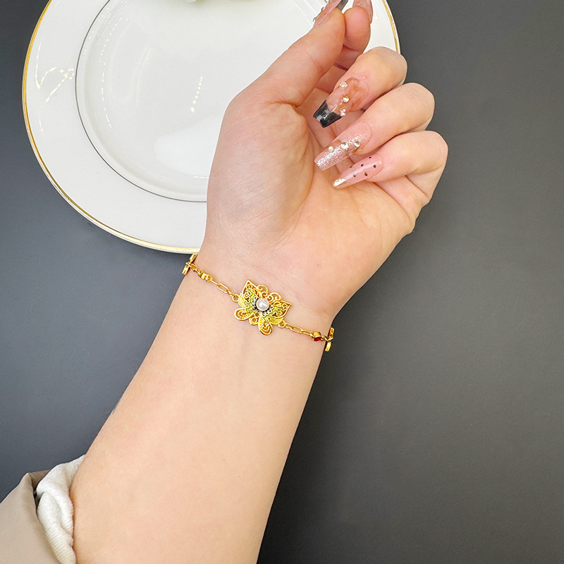 Nuevo chino vietnamita pulsera de oro de arena retro pulsera de mariposa hueca mujer lujo ligero joyas no desvanecidas al por mayor