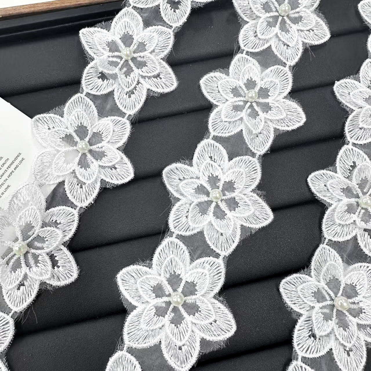Blanco soluble en agua encaje código de barras doble capa flor tridimensional bordado accesorios de ropa hecha a mano perlas decoración DIY image 6