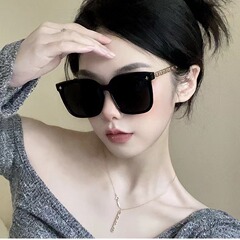 人気のある新型の大枠サングラスの震え音の赤い本の同じ韓国版サングラスの男女のネットの赤いファッションのメガネ