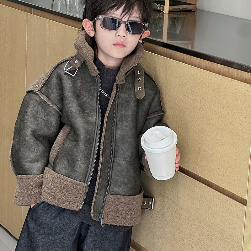 회색 모피 코트