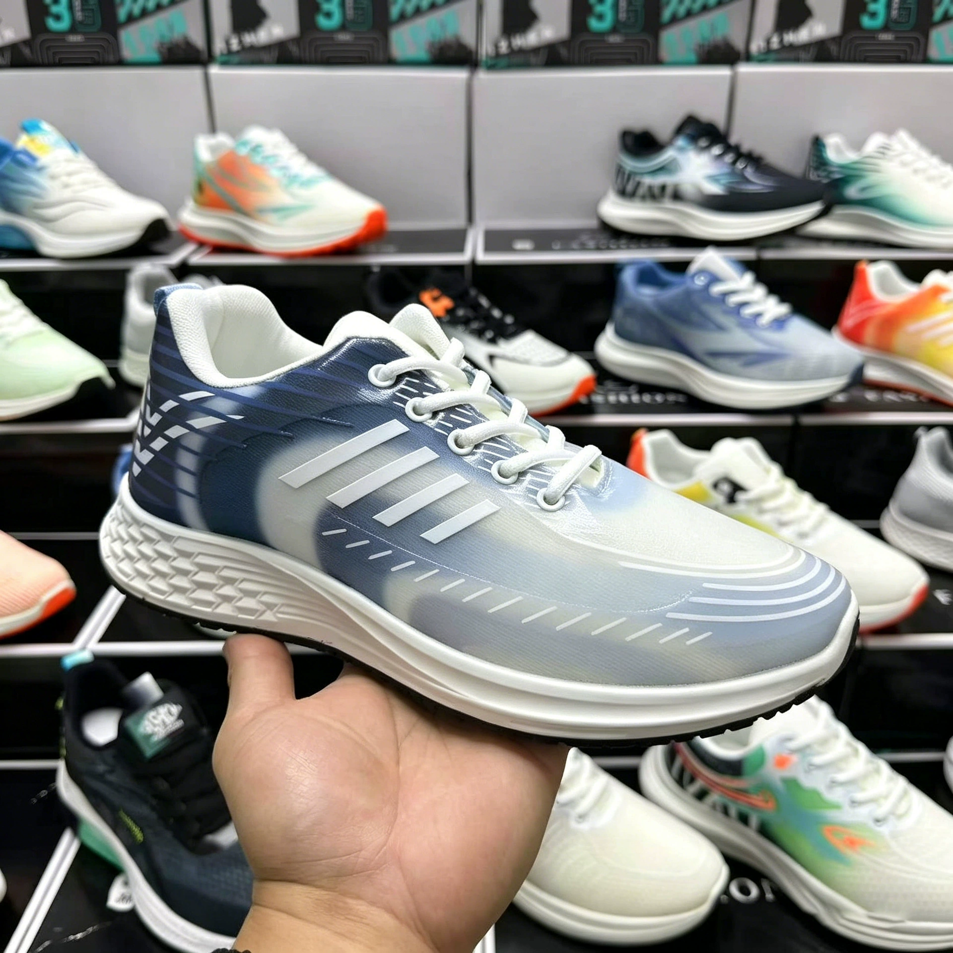 [Fujian Jinjiang Processing Shoes] Мягкая подошва спортивные ботинки разнотипные мужские обувь уличный лоток товар витрина обувь оптом самовывоз