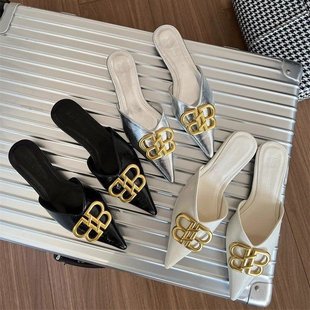 2025 Summer New Style Slippers Women's Outfit Fashionable Muller Shoes Metal Buckle Pointed Flat Women's Half Slippers