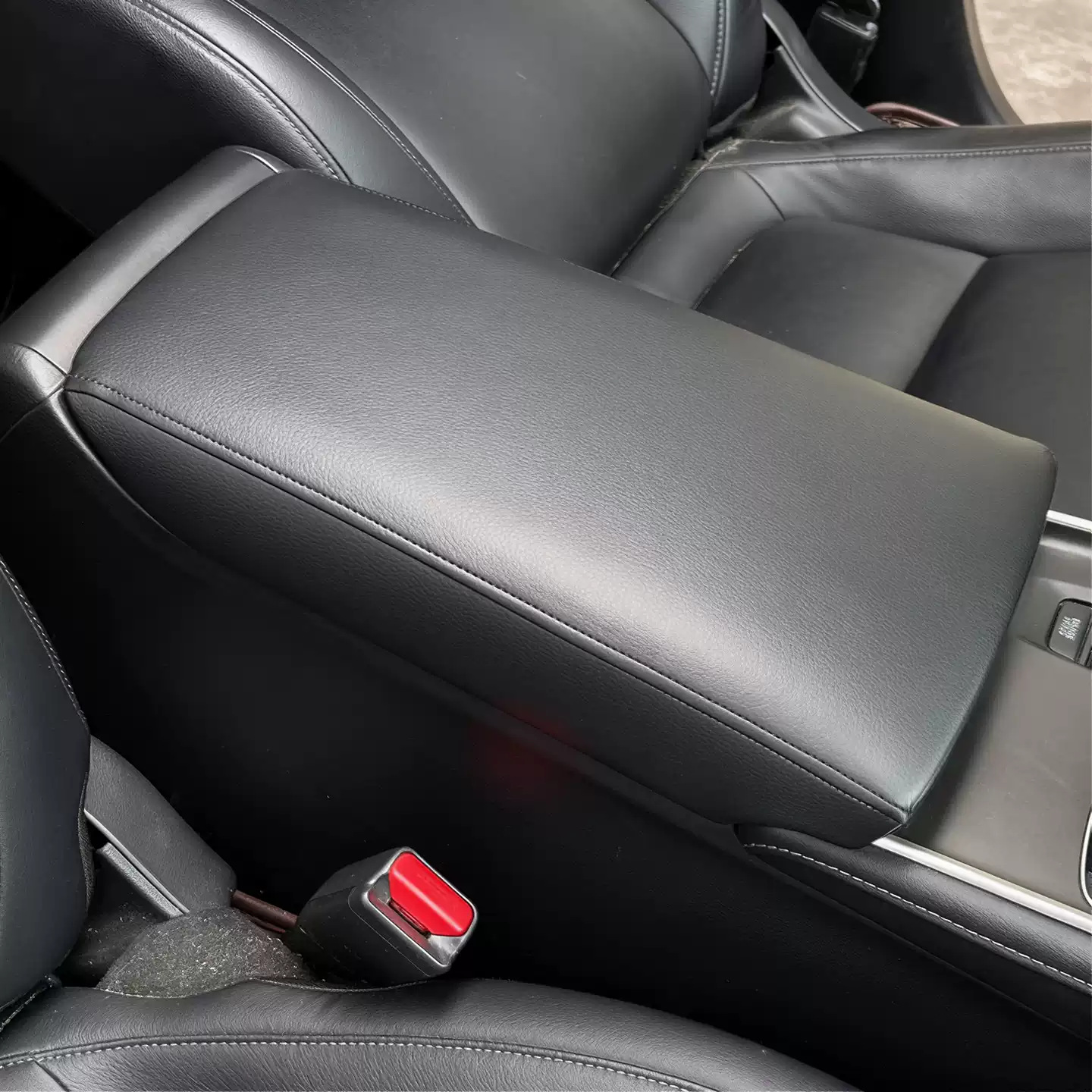Suitable for 18-22 Honda Accord Tenth Generation/17-22 Inspire Central Armrest Box Cover