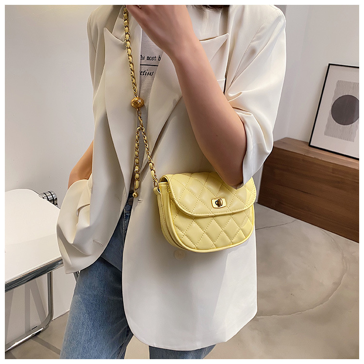 Fashion Rhombic Chain Solid Color Shoulder Messenger Small Square Bag display picture 7