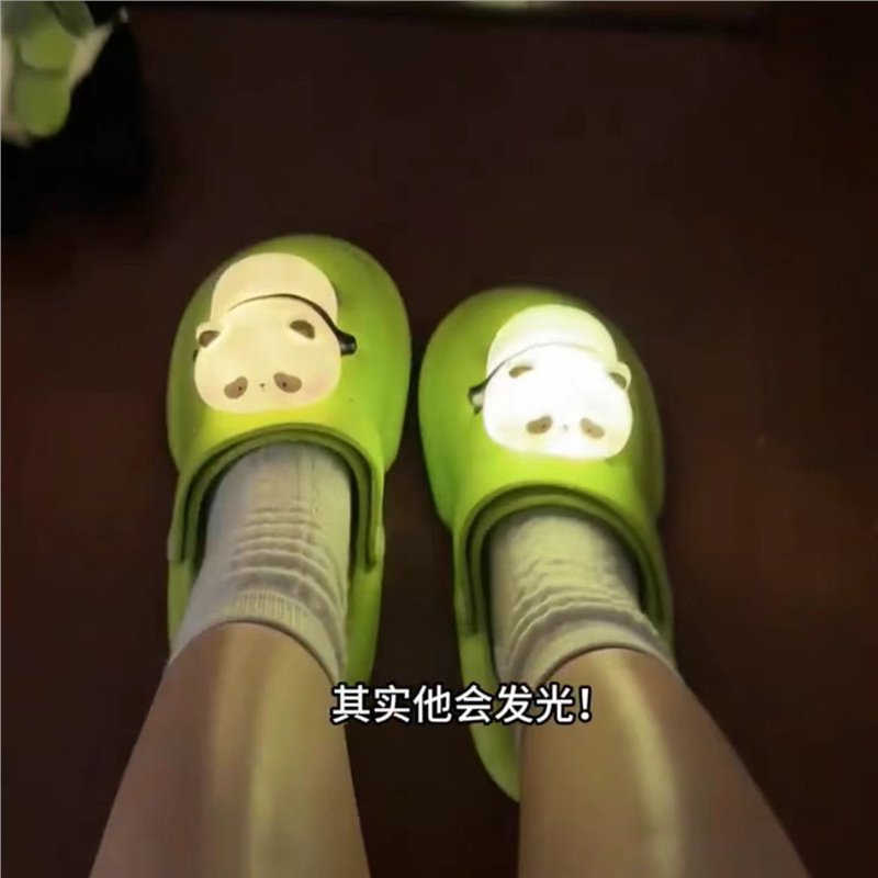 Croc Shoes Eva Slippers Outer Wear Baotou Sandals Thick-Soled Trendyy Luminous Stepping on Lighted Beach Style Panda Creative
