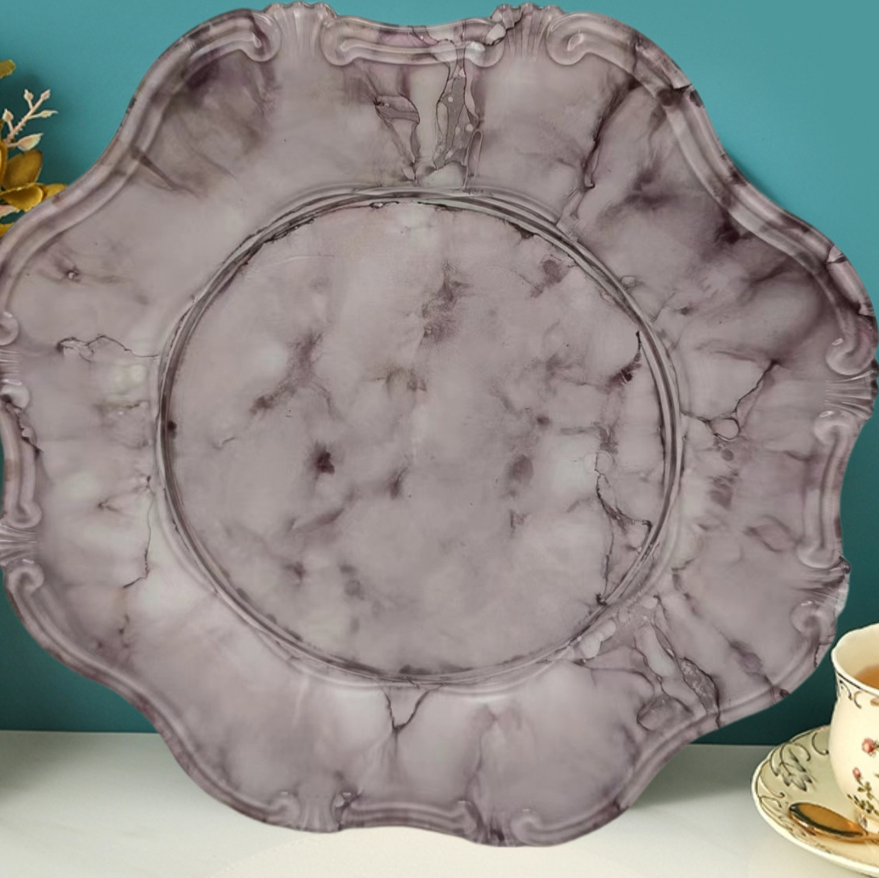 Platos de frutas PET de alto nivel de color metálico de lujo ligero platos de decoración de comida occidental platos de encaje de contacto con alimentos imitación de vidrio resistente a la caída