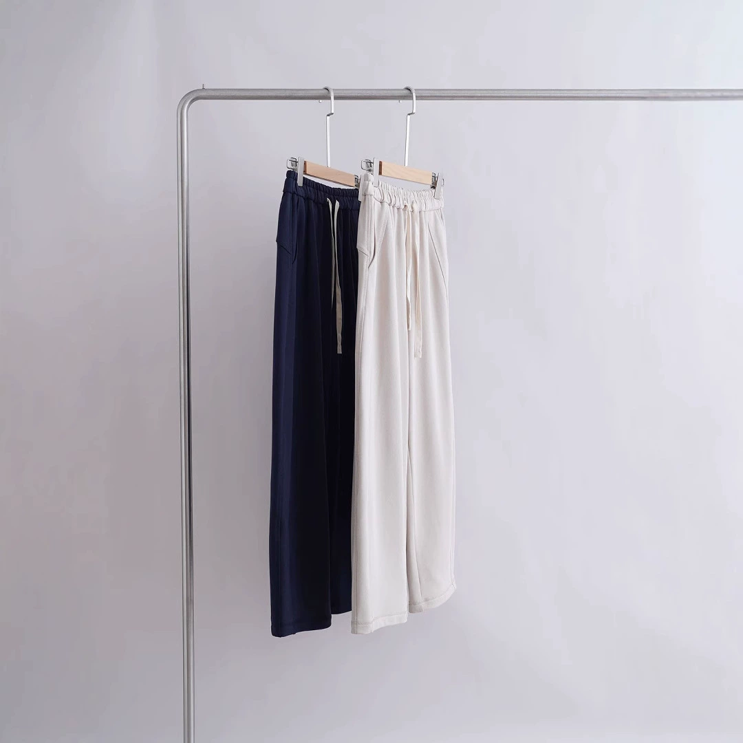 Three dimensional trousers, elastic waist