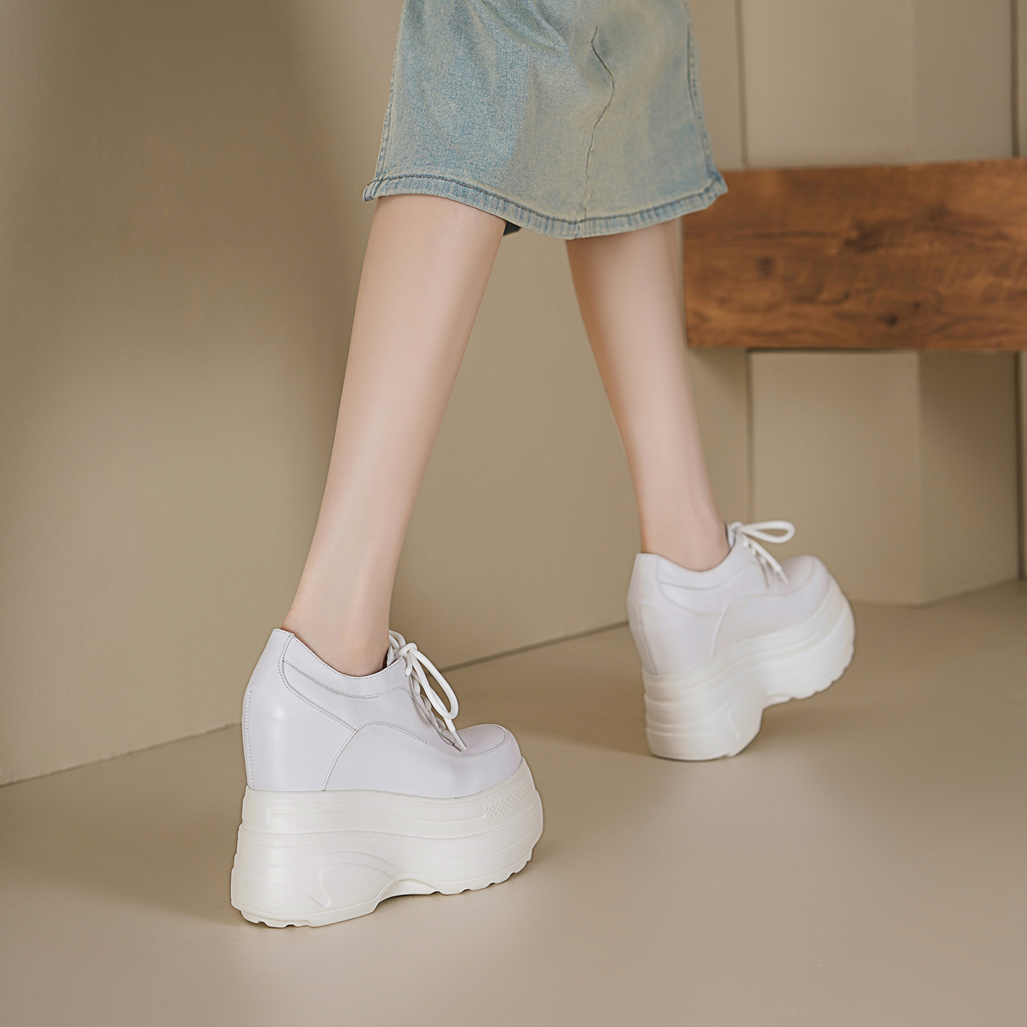 Giày sneaker nữ chunky đế dày da bò tăng chiều cao phong cách thể thao — Màu đen, Màu trắng