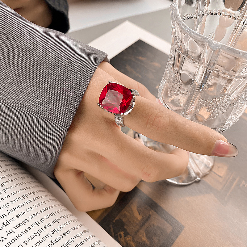 Zhuang Sheng joyería cobre Fondo chapado en oro retro moda simulación color tesoro rojo corindón grasa cuadrado 14*16 anillo retro para las mujeres