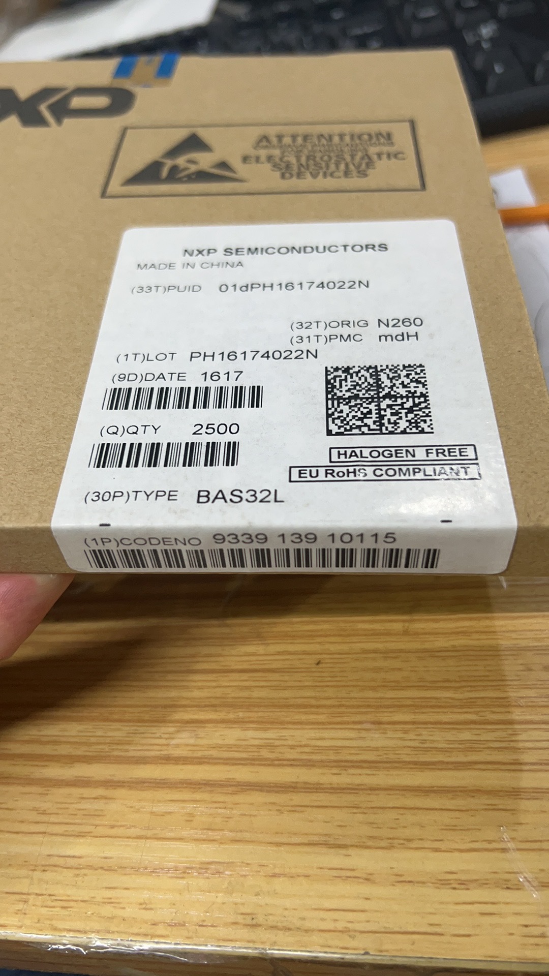 BAS32L封装DO-213AC 圆柱体玻璃  75 V 200mA 开关二极管整流器