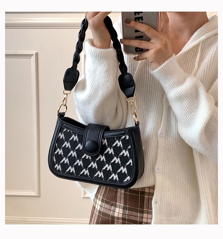 French Style Special-interest Design Bag 2021 Autumn Western Style Single Shoulder Crossbody Women's Bag Retro French Stick Underarm Bag display picture 8