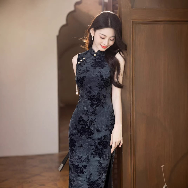 Tang Yilian 2026 New Chinese-Style Black Sleeveless Velvet Long Qipao for Women, Spring and Summer Daily Wear, Stunning Republic of China Style Dress Tang Yilian 2026 New Chinese-Style Black Sleeveless Velvet Long Qipao for Women, Spring and Summer Daily Wear, Stunning Republic of China Style Dress