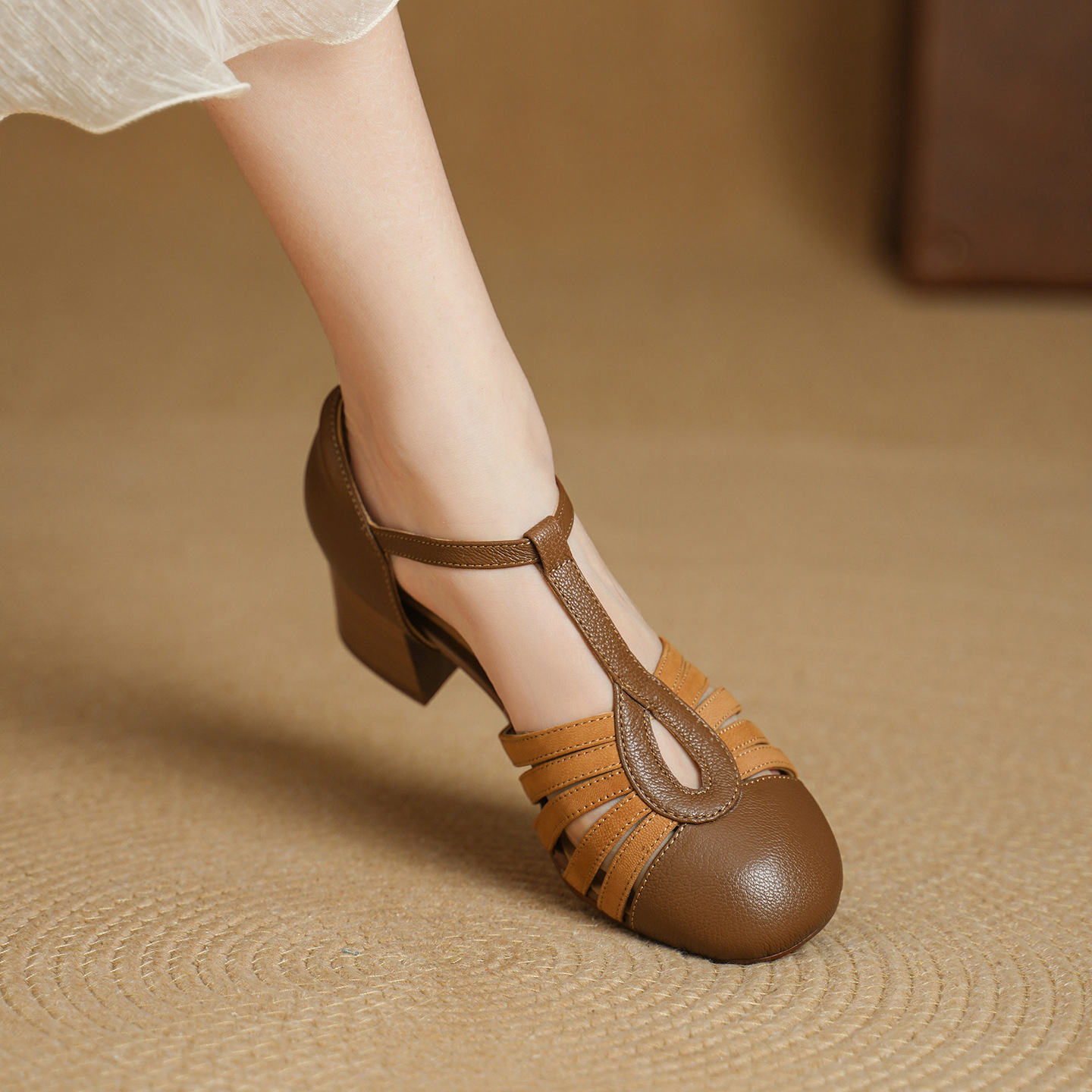 Sandal nữ da cừu bện quai chữ T mũi kín gót 4 cm — đen