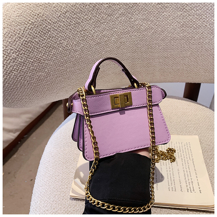 Nuovo stile di sfilata di celebrità di Internet di nicchia Stile di celebrità Stesso stile Borsa per rossetto con catena diagonale a mano con lucchetto a doppia faccia_voghion.com