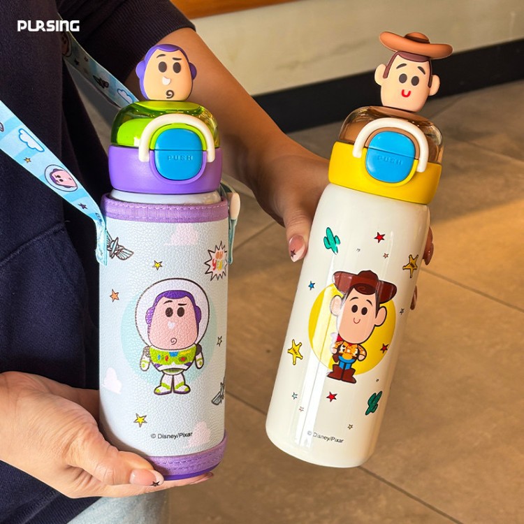 Strawberry Bear Bas Lightyear Co-branding Taza de aislamiento para niños Taza de paja de doble boca de bebida Taza de agua de dibujos animados de alta capacidad