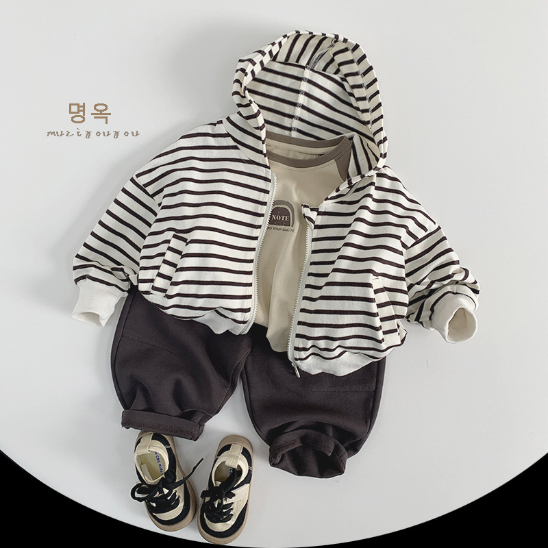 Chaqueta a rayas para niños y niñas en primavera con control de rayas 2025 nuevos bebés y niños tops con capucha casuales coreanos