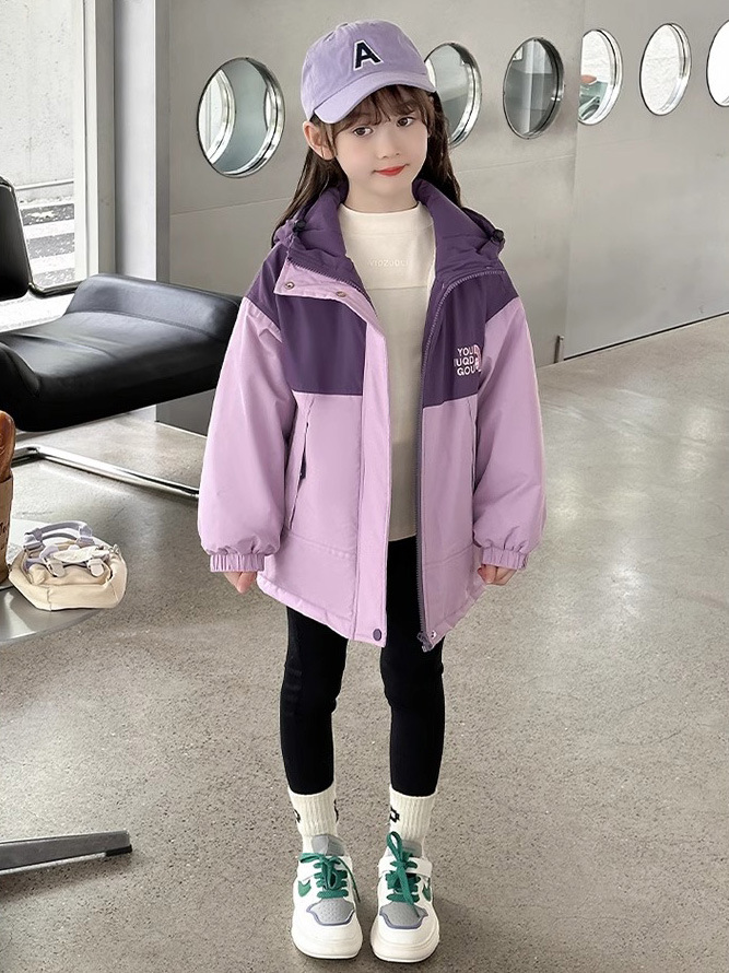 Jacket de asalto para niñas otoño y invierno 2025 nuevo estilo de aire extranjero para niños con camisa gruesa de invierno ropa de algodón de moda para niños mayores