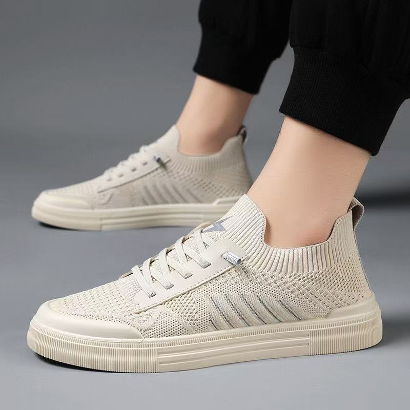 Zapatos casuales de hombre nuevos zapatos casuales transpirables de verano con un zapato de hombre zapatos de malla de vuelo zapatos perezosos para hombre