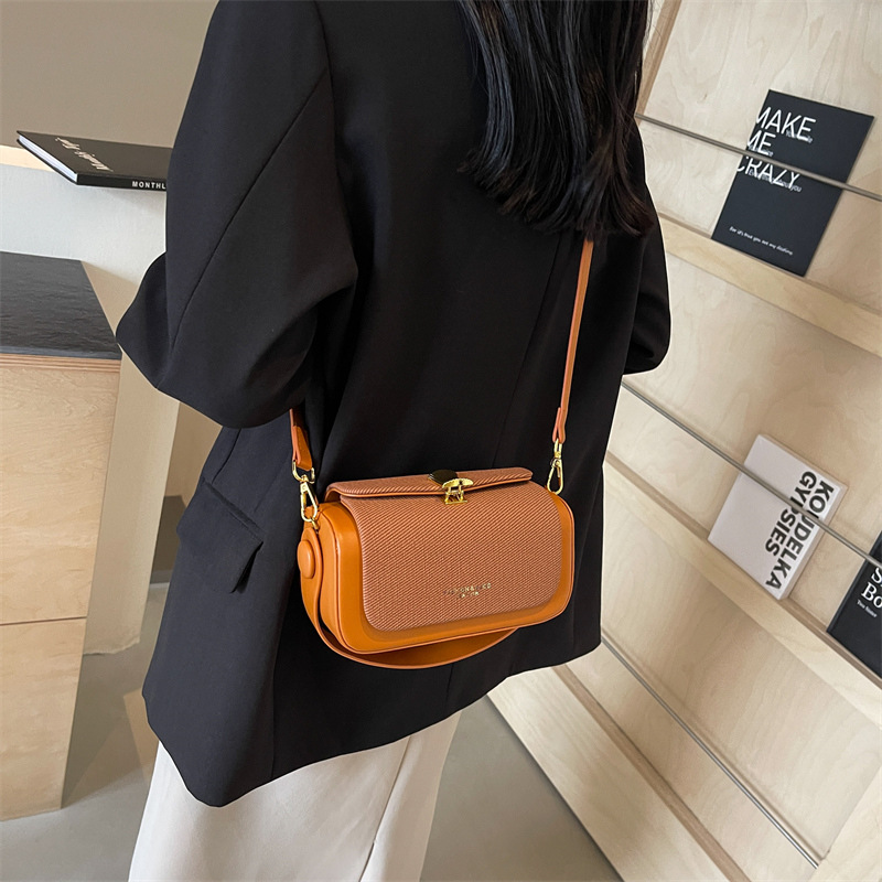 Bolso cuadrado pequeño de alta gama de moda transfronteriza para mujer 2025 nueva tendencia textura simple bolso versátil bolso de hombro único bandolera.