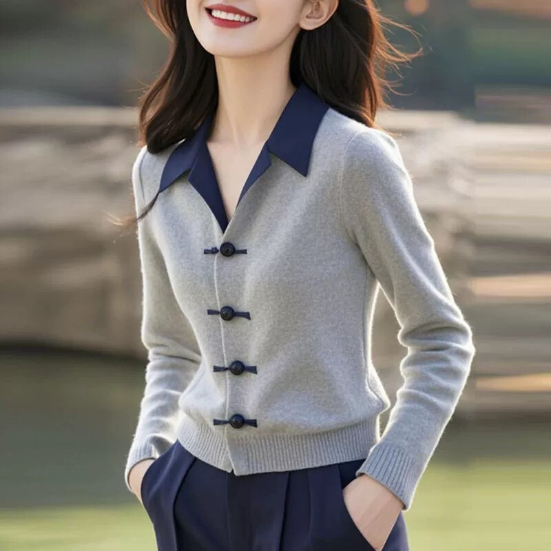 新しい中国風グレーポロカラーセータートップ秋と冬 2025 新しい女性のショートフェイクツーピースカーディガン|undefined