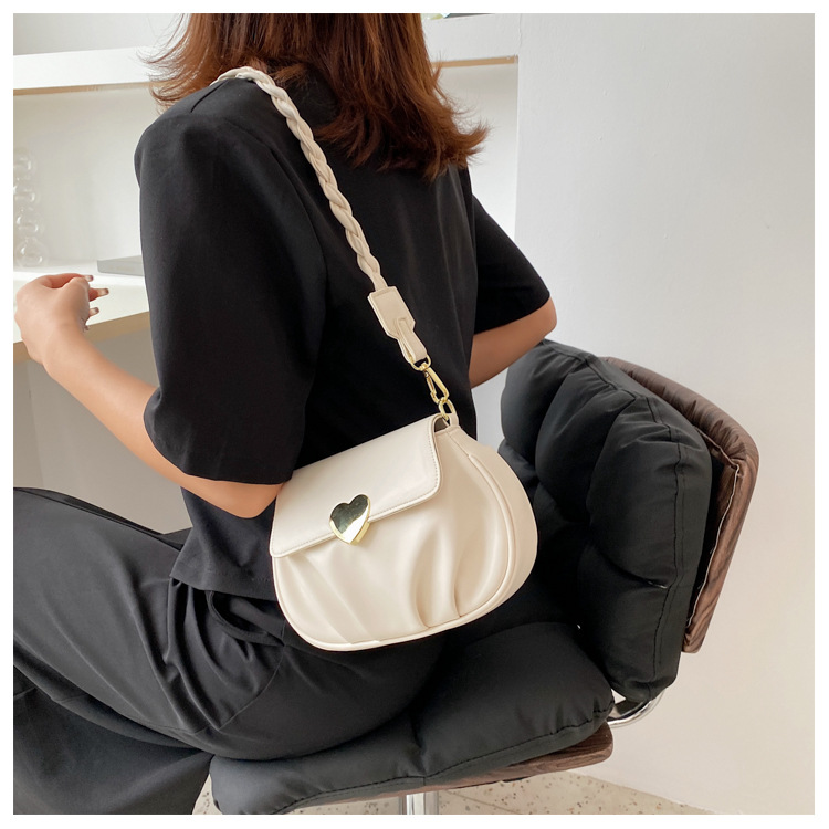 Wholesale Heart Buckle Fold One-shoulder Messenger Small Round Bag Nihaojewelry display picture 43