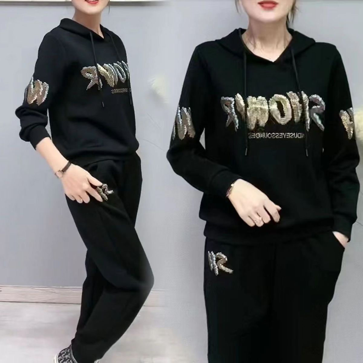 Conjunto moderno de moletom com capuz e calça jogger para mulheres – Confortável e estiloso (Preto/Azul-marinho/Amarelo)_voghion.com