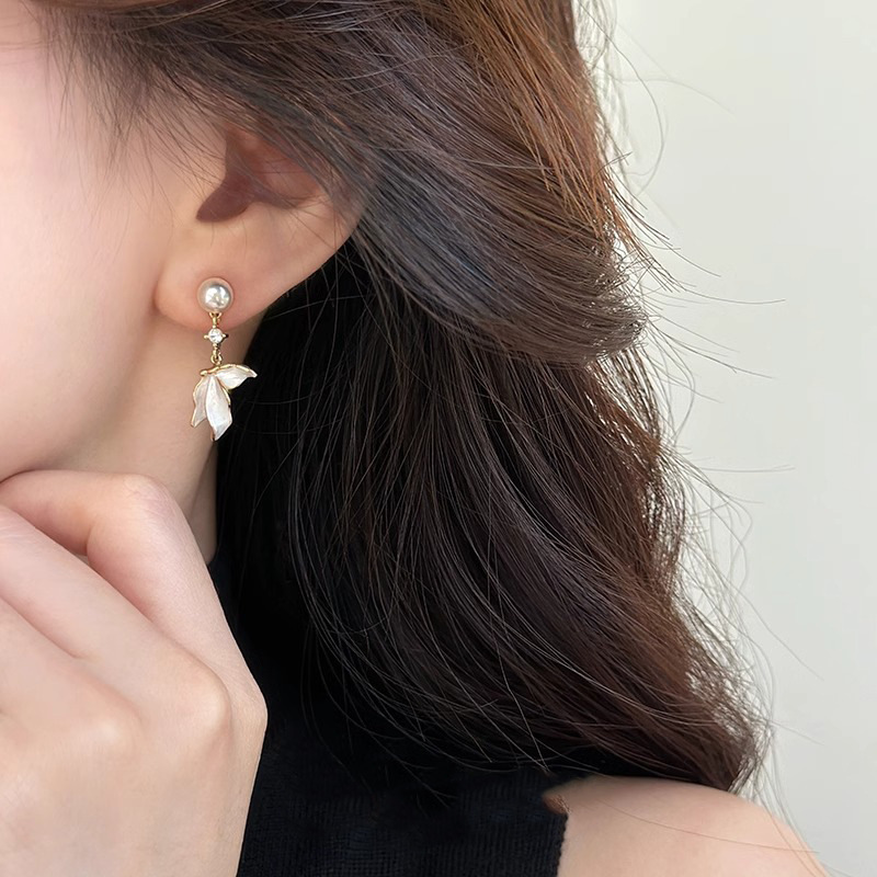女性用の軽くて豪華でハイエンドの輝くダイヤモンドパールフィッシュテールイヤリング、中世スタイル、西洋スタイル、豪華なイヤリング、パーソナライズされた多用途イヤリング|undefined