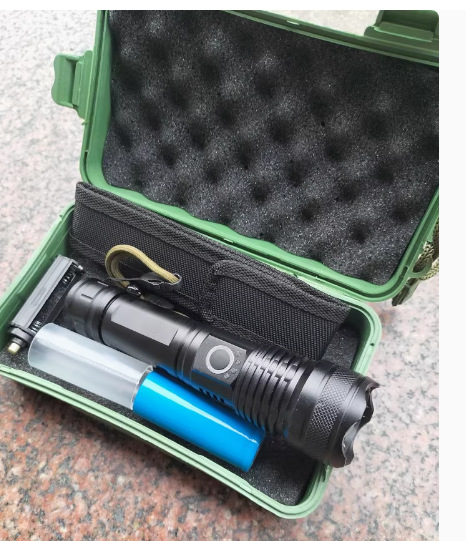 The new P50P90 aluminum alloy flashlight flood emergency warning electric telescopic zoom flashlight