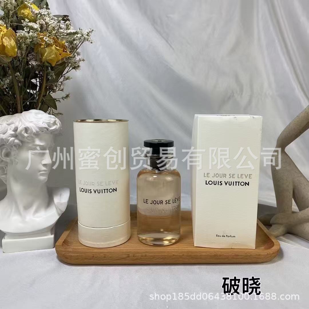 Marca vietnamita No Man 's Land Blue Wind Bell Peras británicas Negro Blanco Teddy Bear Rose Water Rojo 540 Perfume