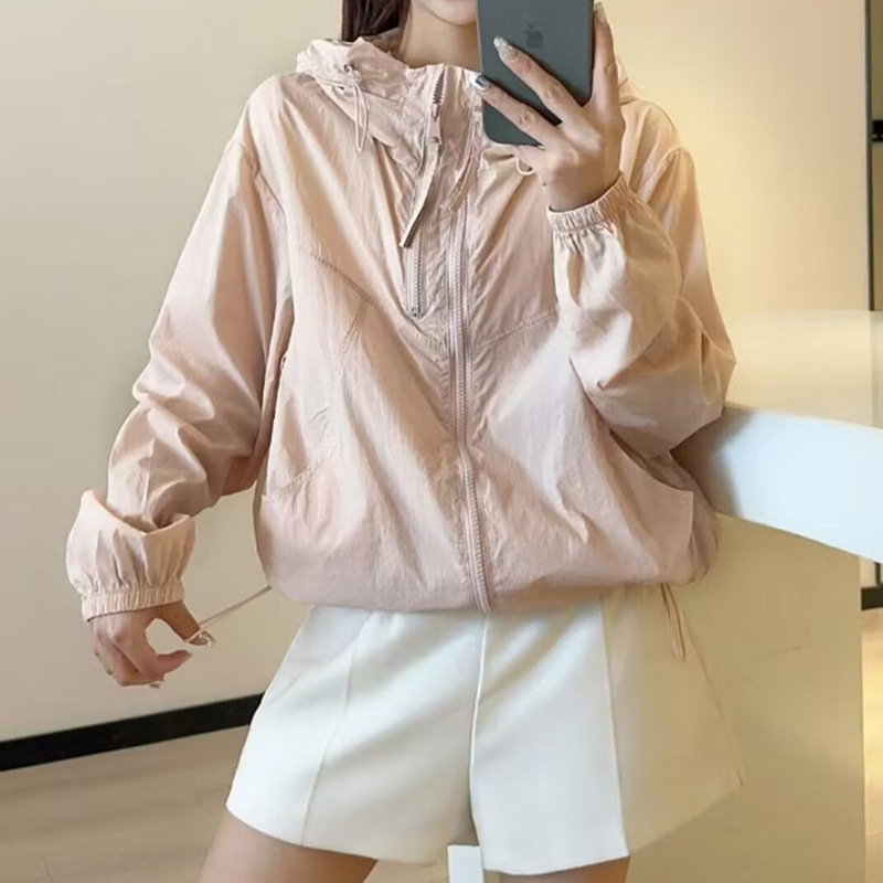 ヨーロッパのファッショナブルな女性用フード付き日焼け防止服 2025 夏の新しいスタイルのルーズカジュアル多用途ショートジャケットトレンディな小柄な人向け|undefined