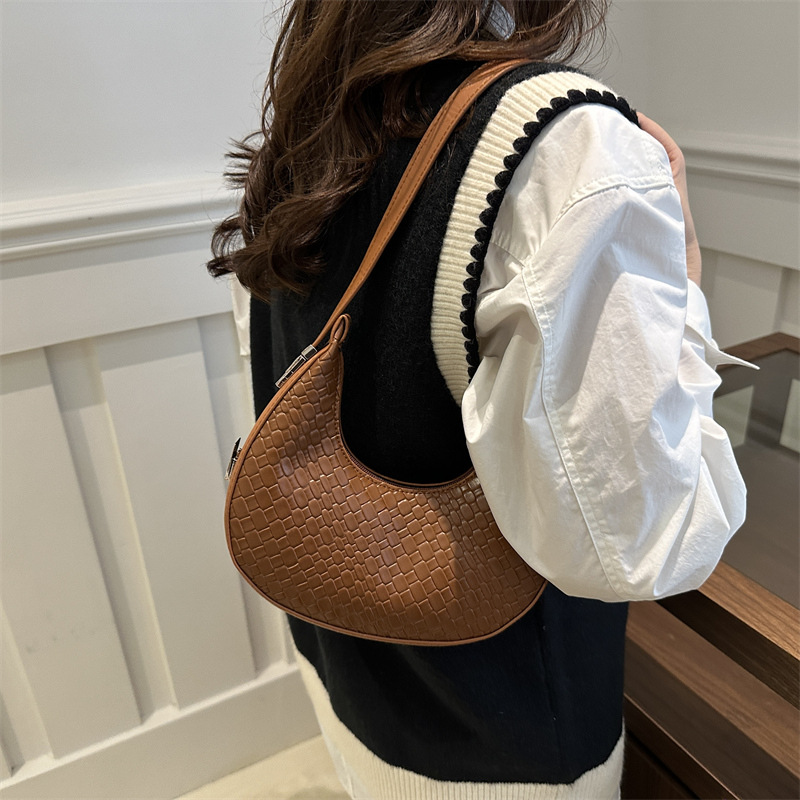 Nuevo bolso de medio mes, bolso de hombro de mensajero portátil ajustable, bolsa de media luna de moda, bolsa de bola de masa, 2024 invierno de alto valor