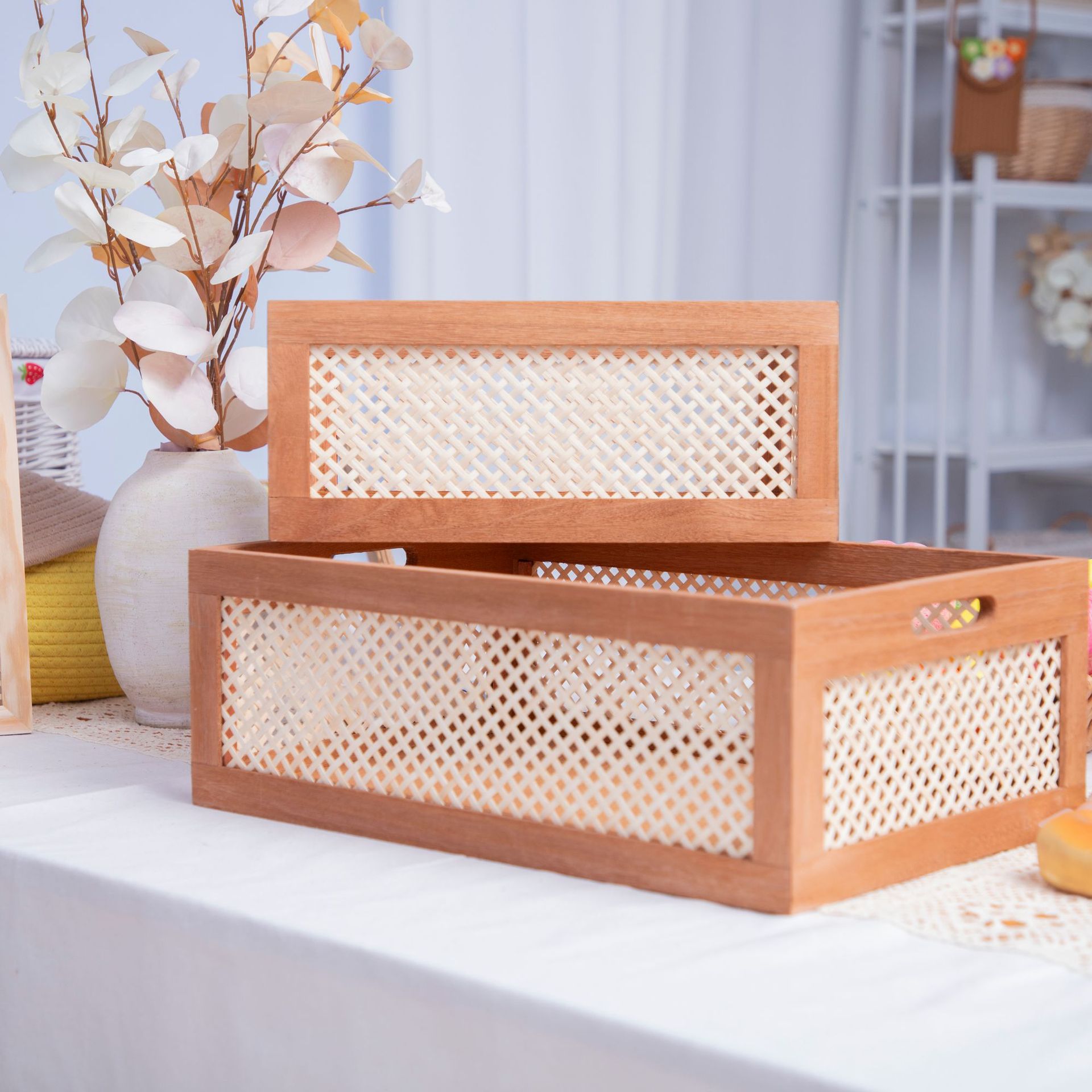 Bamboo woven storage basket, household cosmetics, snacks, miscellaneous storage, retro wooden desktop organization storage tray, storage basket