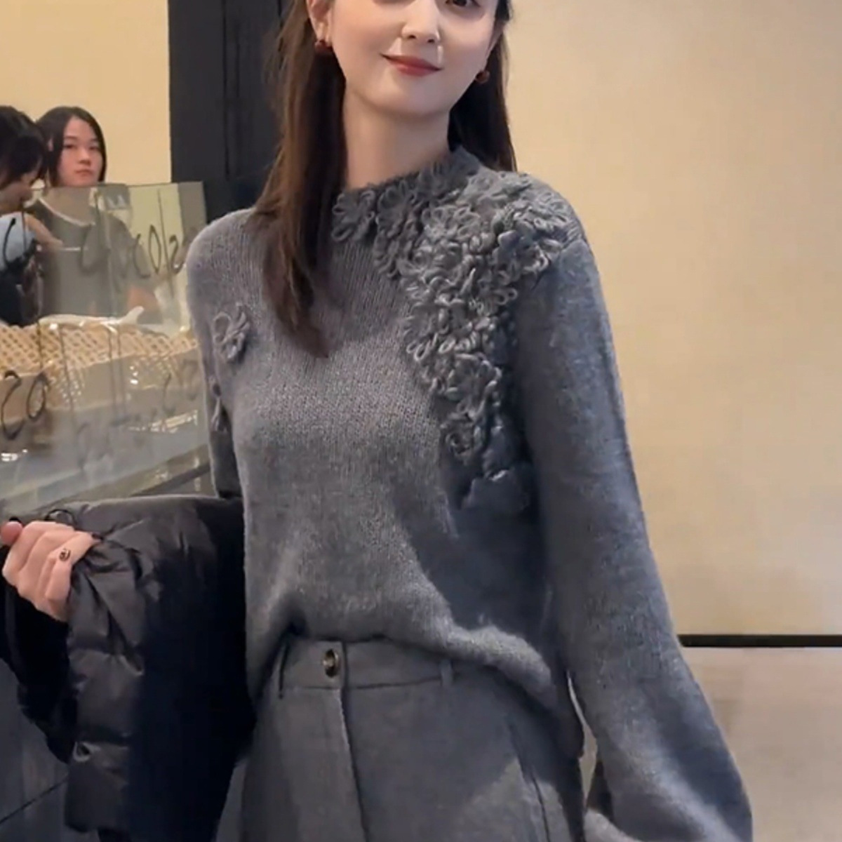 独特漂亮毛衣慵懒高级感冬季气质名媛设计感花朵针织上衣内搭毛衣