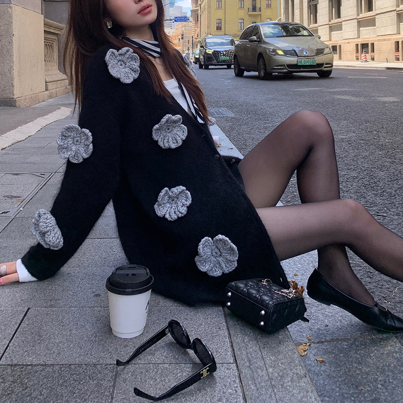 黑色精致立体花朵针织开衫别致毛衣外套|undefined