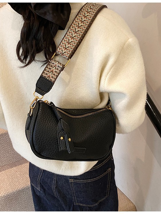 Nuevo bolso popular transfronterizo nuevo bolso de almohada retro de moda para mujer bolso de mensajero de un solo hombro simple de alta gama de todos los partidos