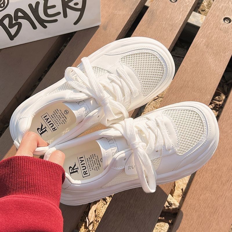 Zapatos blancos de malla gruesa para mujeres, verano de 2025 nuevos zapatos de skate transpirables, zapatos casuales ligeros transpirables para mujeres