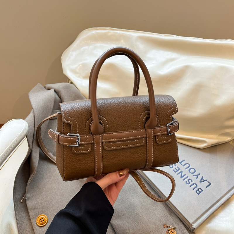 Bolso de mano transfronterizo de mujer 2025 nuevo nicho de invierno de alta calidad bolso de mujer de viaje retro mochila de hombro