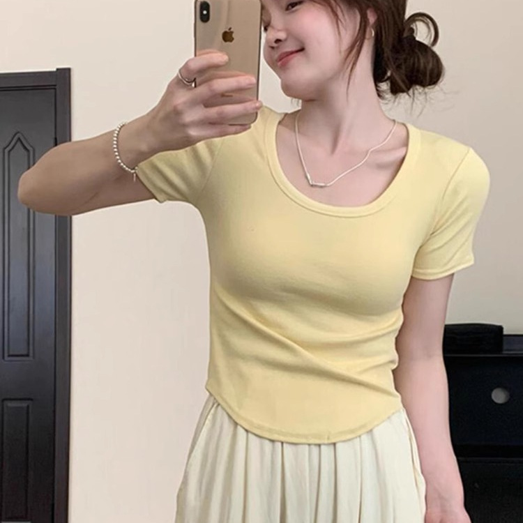 American-style slim-fit, figure-flattering, straight-shoulder T-shirt for cool girls. 2025 summer design sense, niche style women's short-sleeved Hong Kong retro top