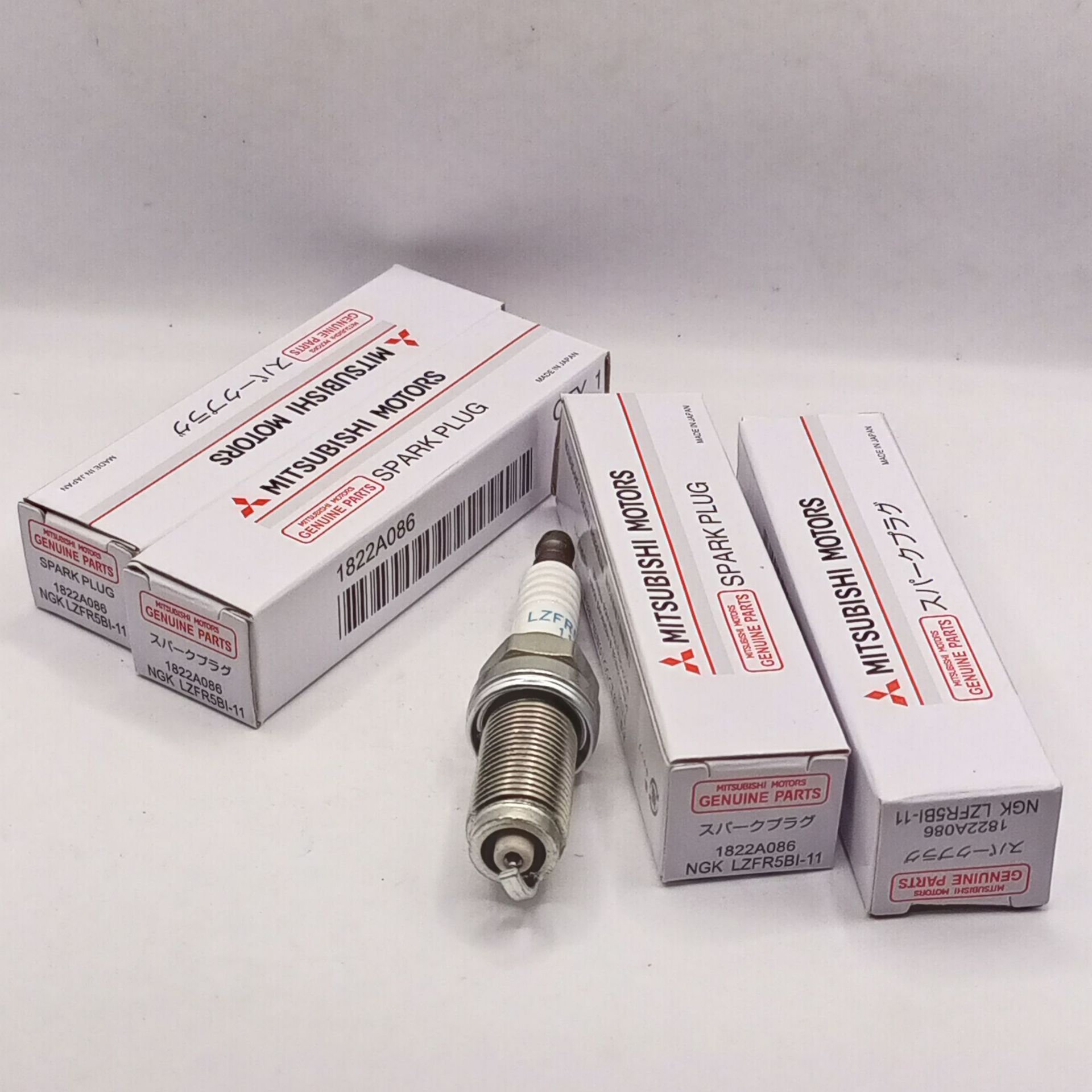 Neutral 1822A086 is suitable for Mitsubishi Pajero Glandi Lancer Iridium spark plug LZFR5BI-11