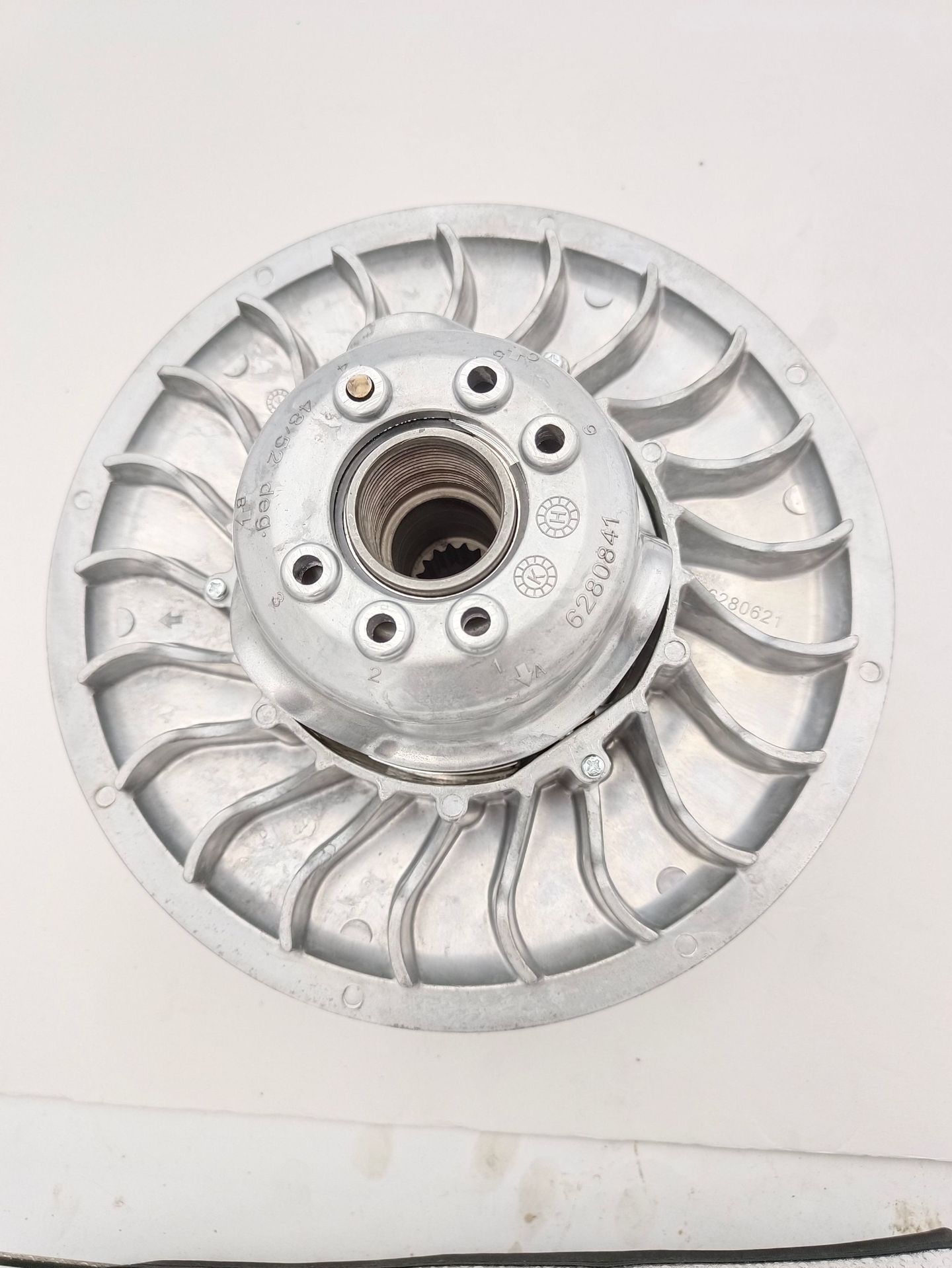 Cross-Border Hot Selling Secondary Drive Clutch Can Am X3-200,172,195 Driven Wheel 420686738,