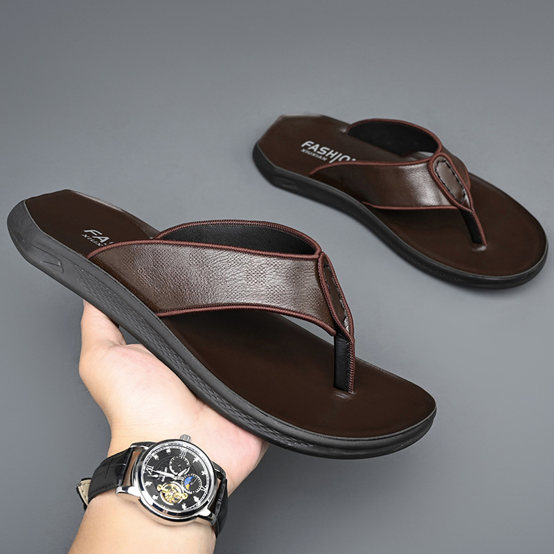 [Ready Stock] Men's Slippers for Summer Outer Wear, Non-Slip, Trendyy and Fashionable Sandals, Men's Flip-Flops, Soft Leather Clips