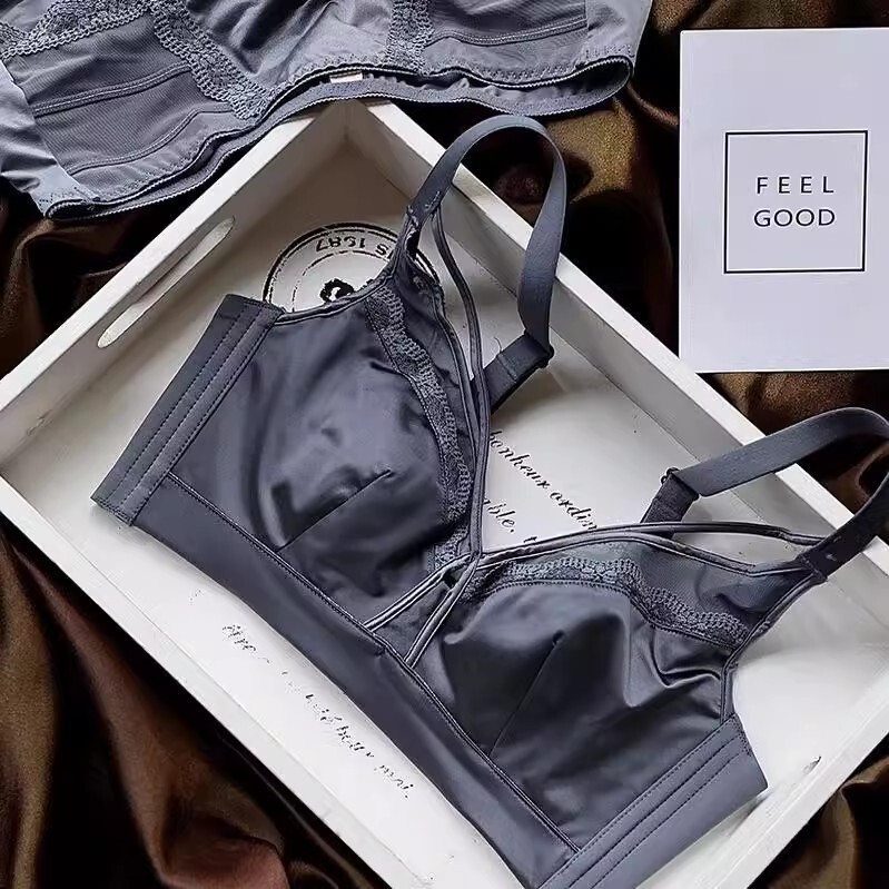 Satin French Crystal Triangular Cup Thin Large Breasts Showing Small No Steel Ring Push-Up Sexy Intimates Bra Set 90Bc Satin French Crystal Triangular Cup Thin Large Breasts Showing Small No Steel Ring Push-Up Sexy Intimates Bra Set 90Bc