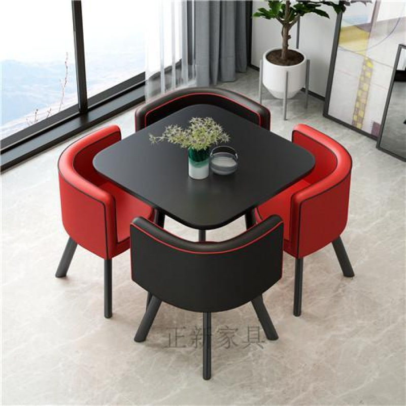 사각 검정색 테이블 검정색과 빨간색 스트라이프 가죽 의자