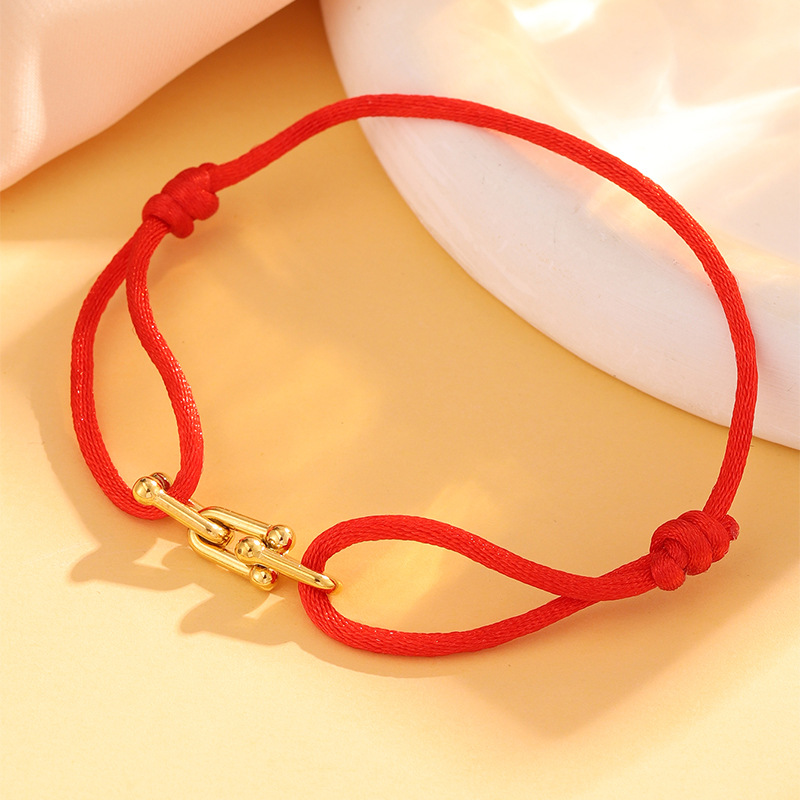 Personalidad creativa joyería de acero inoxidable en forma de U cuerda de mano tejida a mano venta caliente europea y americana joyería de cuerda roja simple y versátil