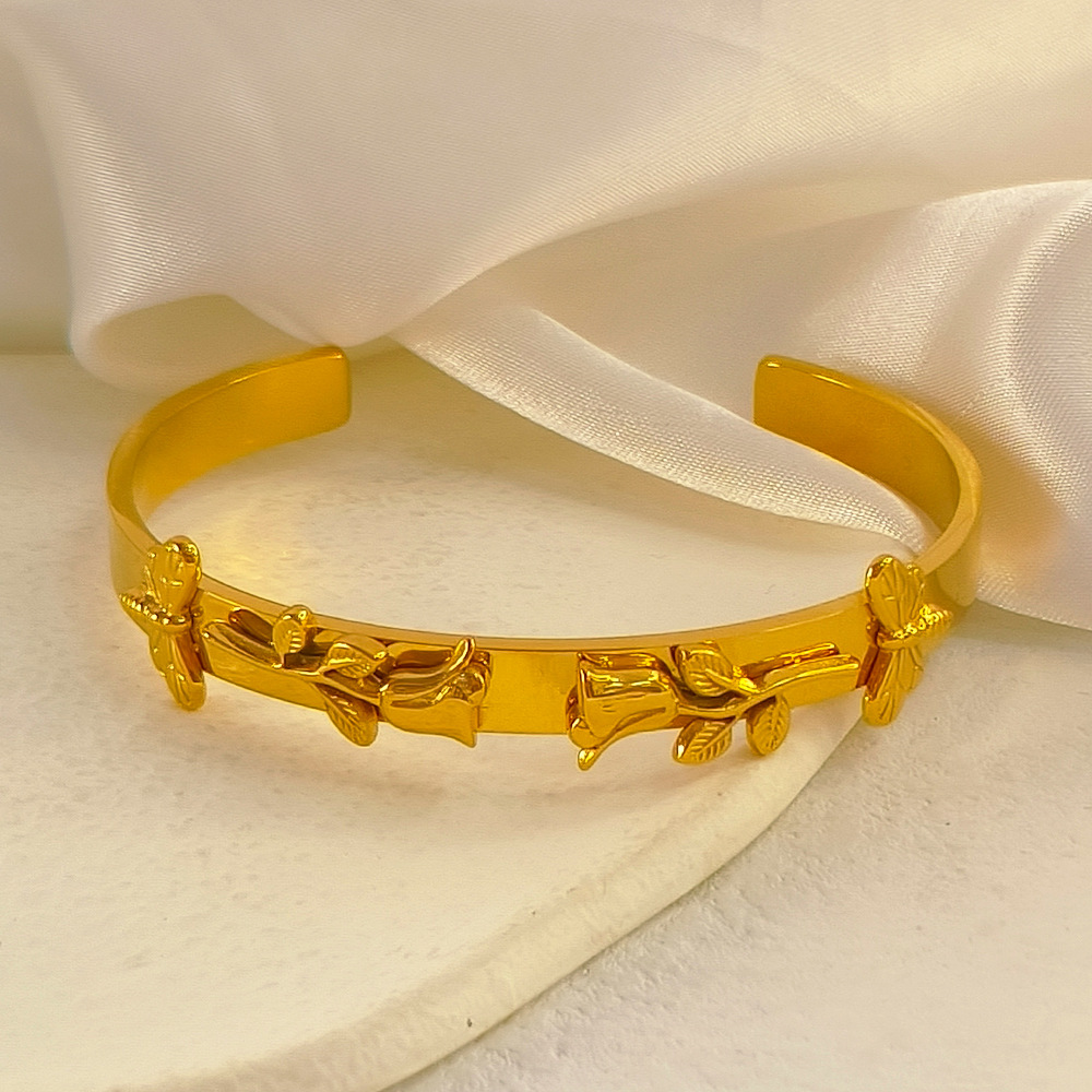Street Occasion Stainless Steel Material Flower Pattern Vintage Style Flower Stainless Steel Plating Bangle